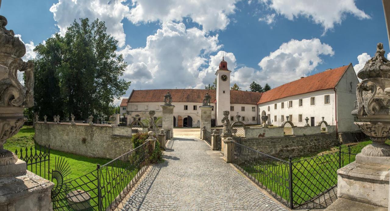 Hotel Annahof Domasov Exterior photo